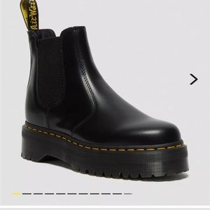 Dr. Martens 2976 SMOOTH LEATHER PLATFORM CHELSEA BOOTS | size 6
